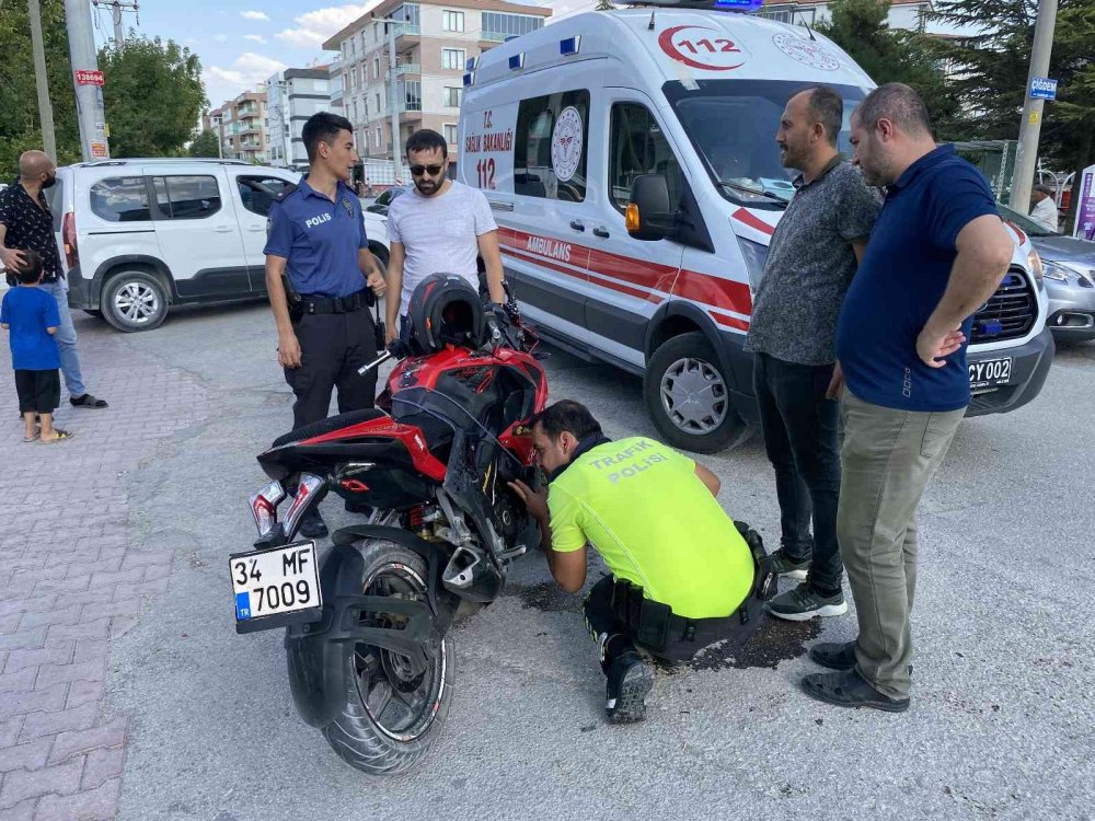 Konya'da iki ilçe arasında polis motosikletli kovalamacası kazayla bitti! Hastaneden karakola götürüldü