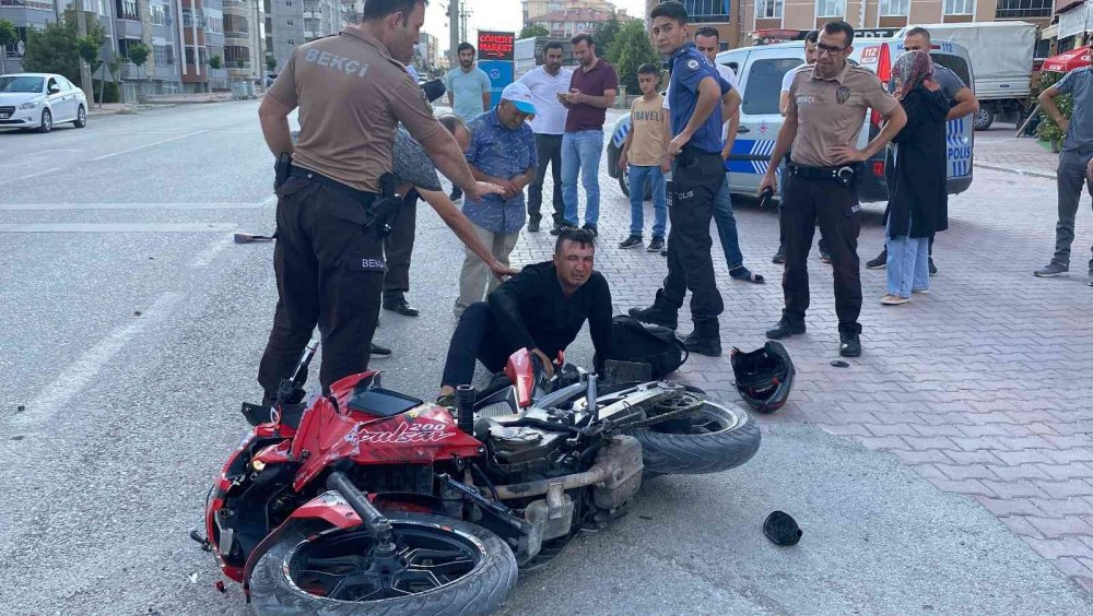 Konya'da iki ilçe arasında polis motosikletli kovalamacası kazayla bitti! Hastaneden karakola götürüldü