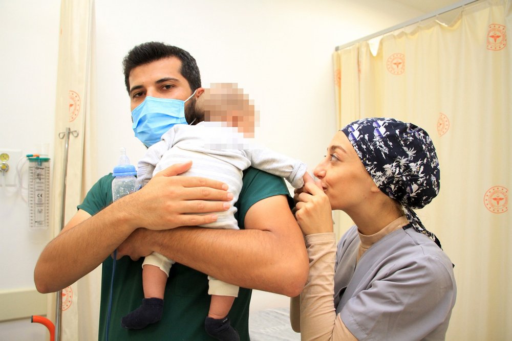 Afyon'da eşini bıçaklayıp kaçırdığı bebeği çok ağlayınca Manisa'da bırakıp kaçtı
