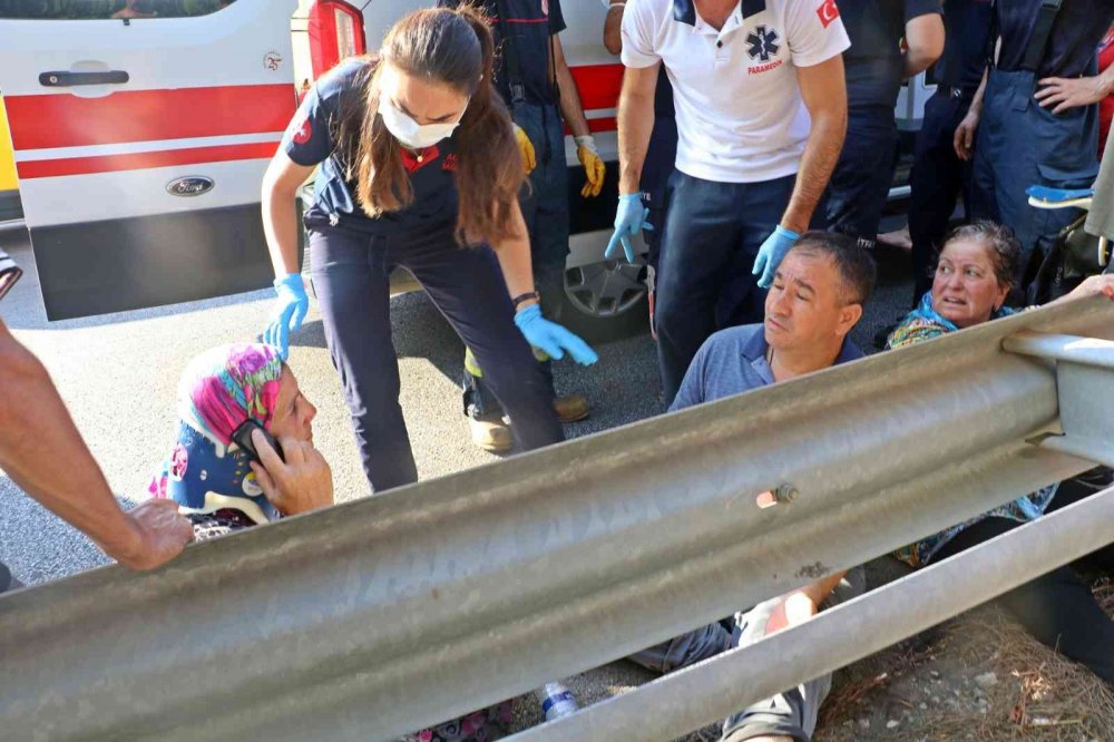 Antalya'da feci kaza! Kamyon yüklü çekiciyle çarpışan otel sevisinde can pazarı! 4’ü ağır 27 yaralı