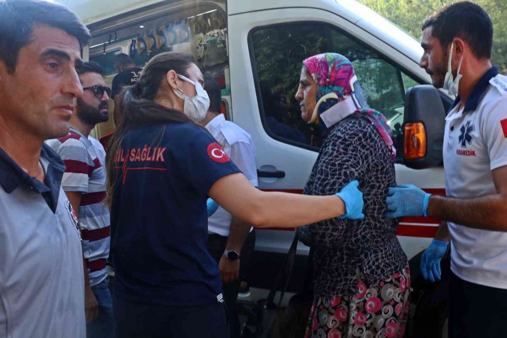 Antalya'da feci kaza! Kamyon yüklü çekiciyle çarpışan otel sevisinde can pazarı! 4’ü ağır 27 yaralı