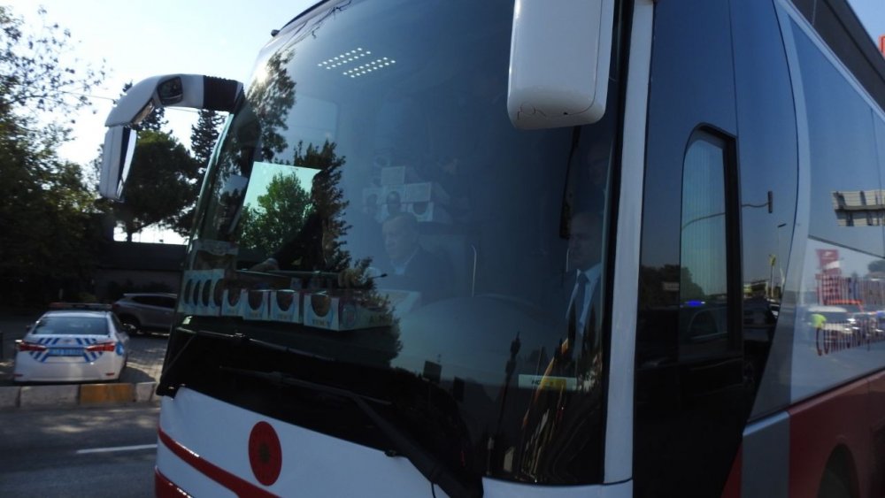 Cumhurbaşkanı Erdoğan Manisa'da bağa girip üzüm hasadı yaptı