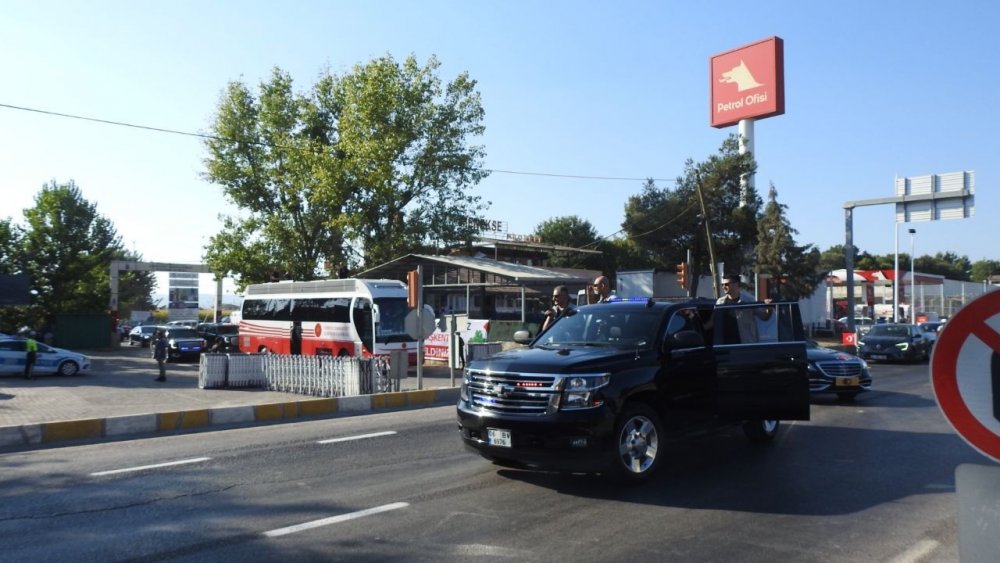 Cumhurbaşkanı Erdoğan Manisa'da bağa girip üzüm hasadı yaptı