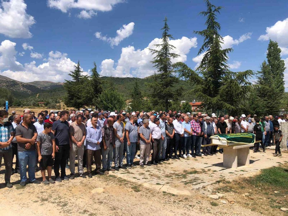 Konya'da kazara ölen 10 yaşındaki Muammer toprağa verildi! Annesinin feryatları yürek yaktı