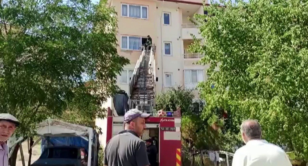 Sivas'ta bir garip olay! Oturduğu TOKİ dairesini yakmaya kalkıştı!