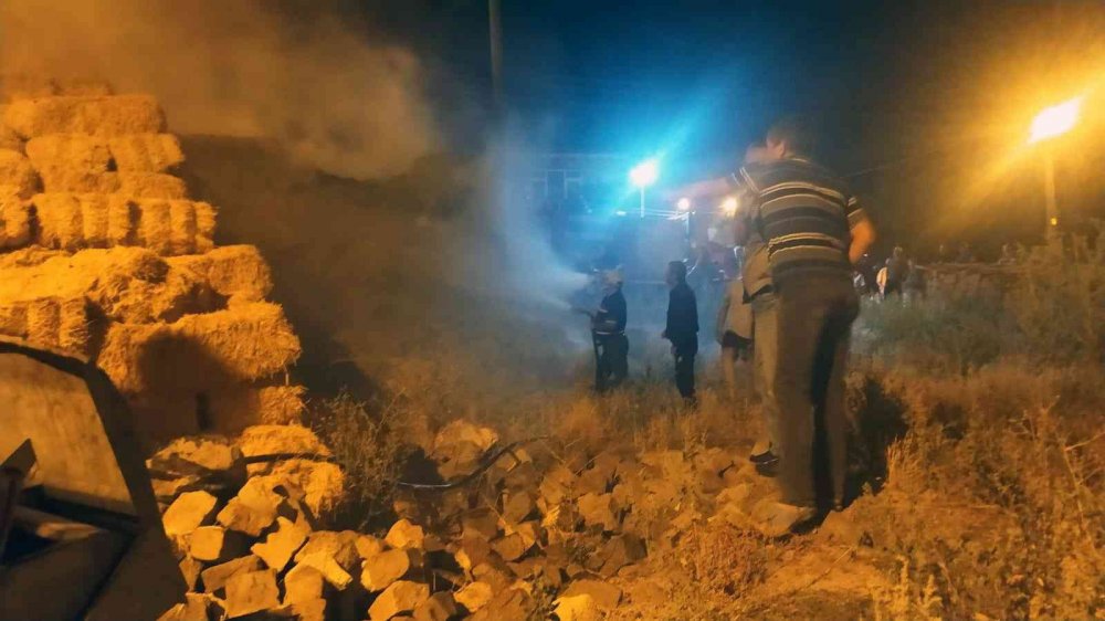 Sivas'ta yangın! Gece yarısı mahalle sokağa döküldü
