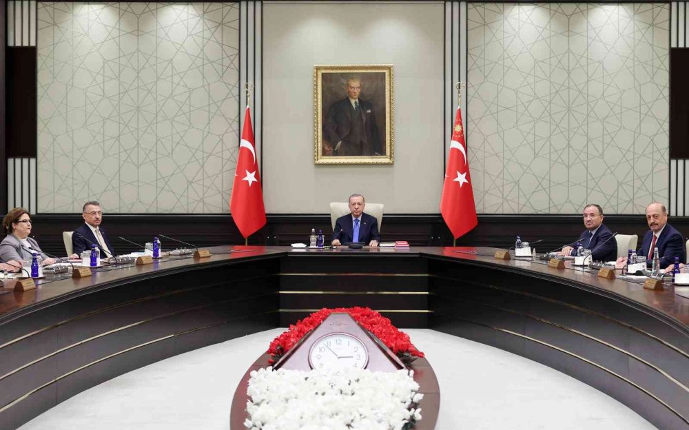 Cumhurbaşkanı Erdoğan'dan Kabine sonrası önemli açıklamalar! Ülkenize ve parasına güvenin!