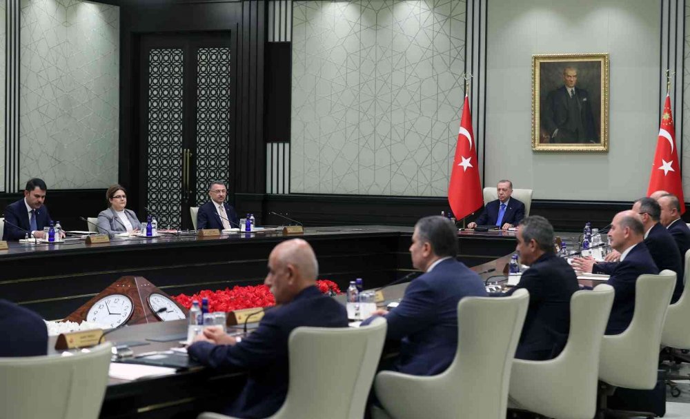 Cumhurbaşkanı Erdoğan'dan Kabine sonrası önemli açıklamalar! Ülkenize ve parasına güvenin!