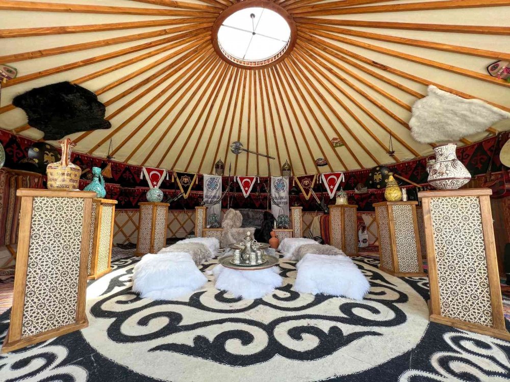 Ahlat'ta Malazgirt Zaferi’nin 951. yıl dönümü kutlamaları! Konya Selçuklu Belediyesi de yerini aldı