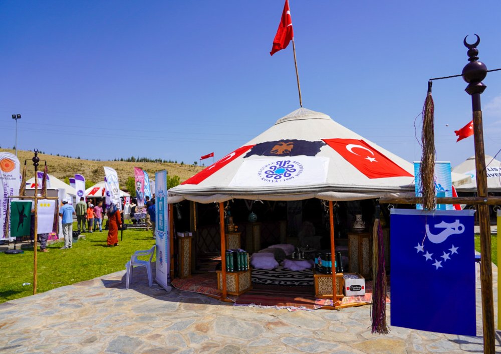 Ahlat'ta Malazgirt Zaferi’nin 951. yıl dönümü kutlamaları! Konya Selçuklu Belediyesi de yerini aldı