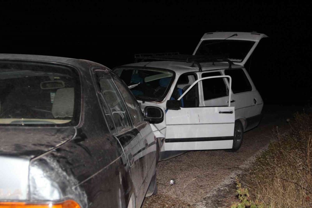 Otomobiller kafa kafaya çarpıştı! 5 yaralı