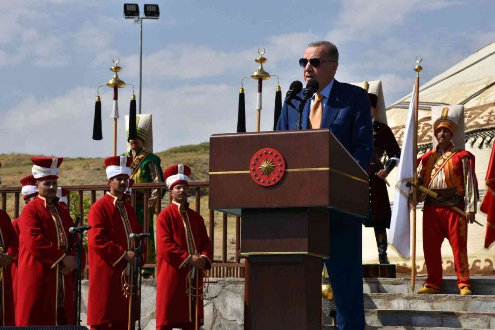 Cumhurbaşkanı Erdoğan'dan operasyon sinyali: Bir gece ansızın gelebiliriz, hem de her yere