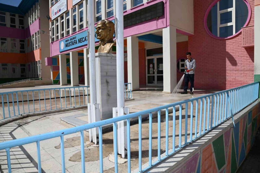 Konya haber! Selçuklu’da gelenek bozulmadı! Okullarda çiçek gibi oluyor