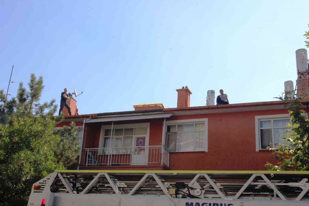 Konya'da intihar girişimi! Eşi evi terk etti diye çatıya çıktı, fenalaşınca indirildi