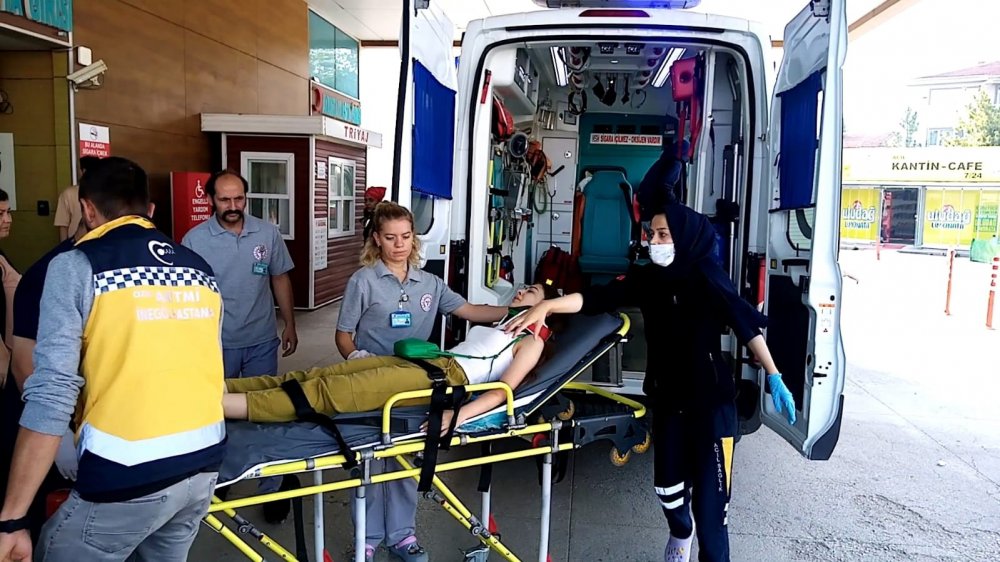 Tur otobüsü Domaniç'te şarampole uçtu! İlk belirlemelere göre 5 ölü 35 yaralı var