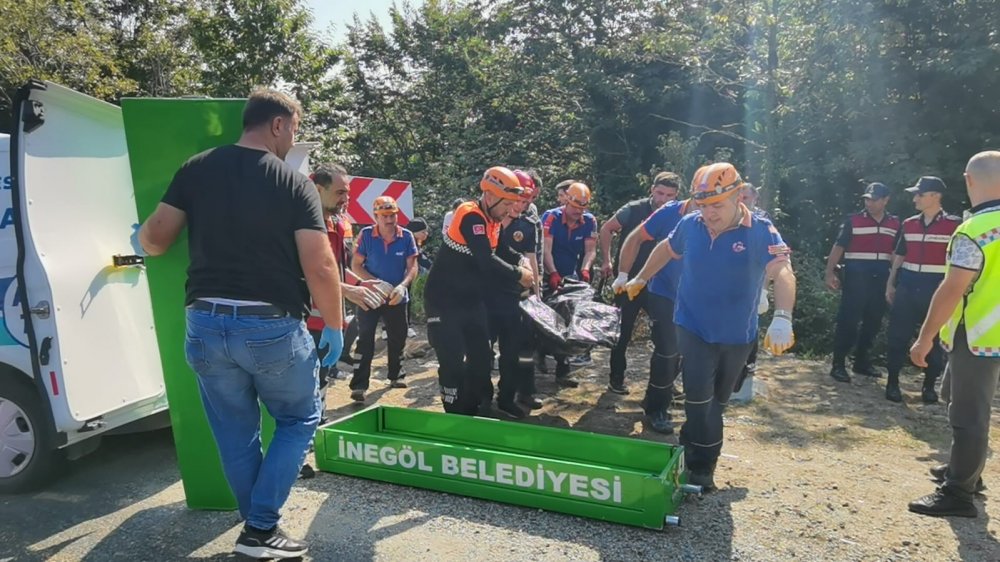 Tur otobüsü Domaniç'te şarampole uçtu! İlk belirlemelere göre 5 ölü 35 yaralı var
