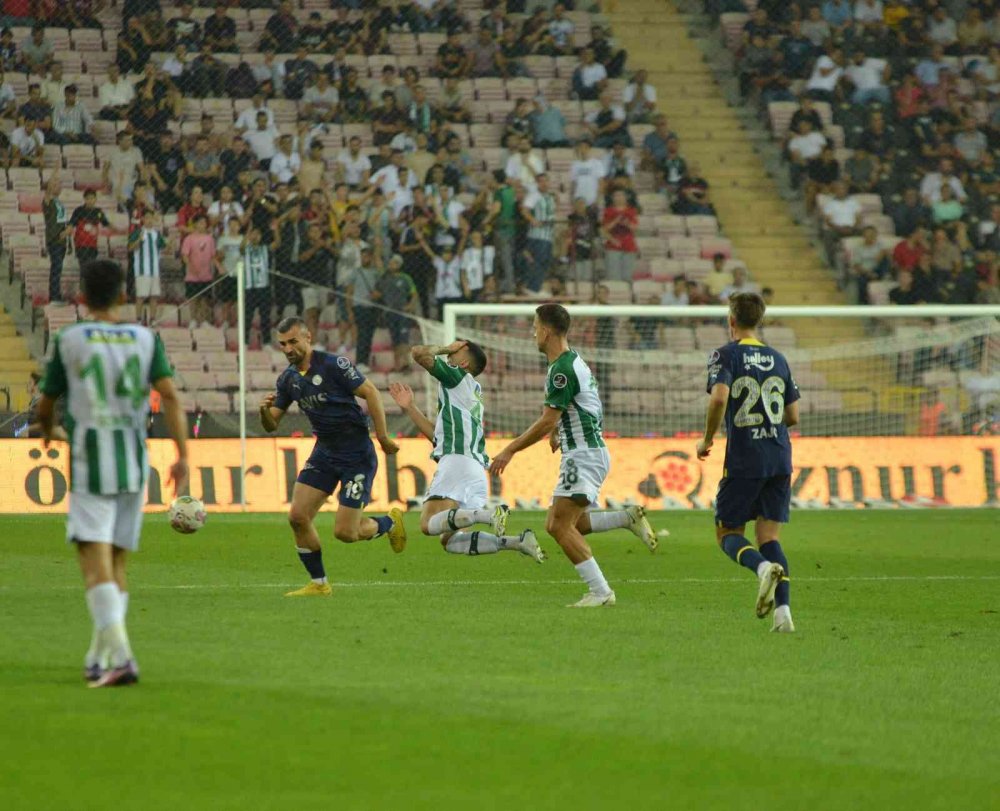 Arabam.com Konyaspor ligin 4 haftasında Fenerbahçe'yi yenerek puanını 8'e çıkardı