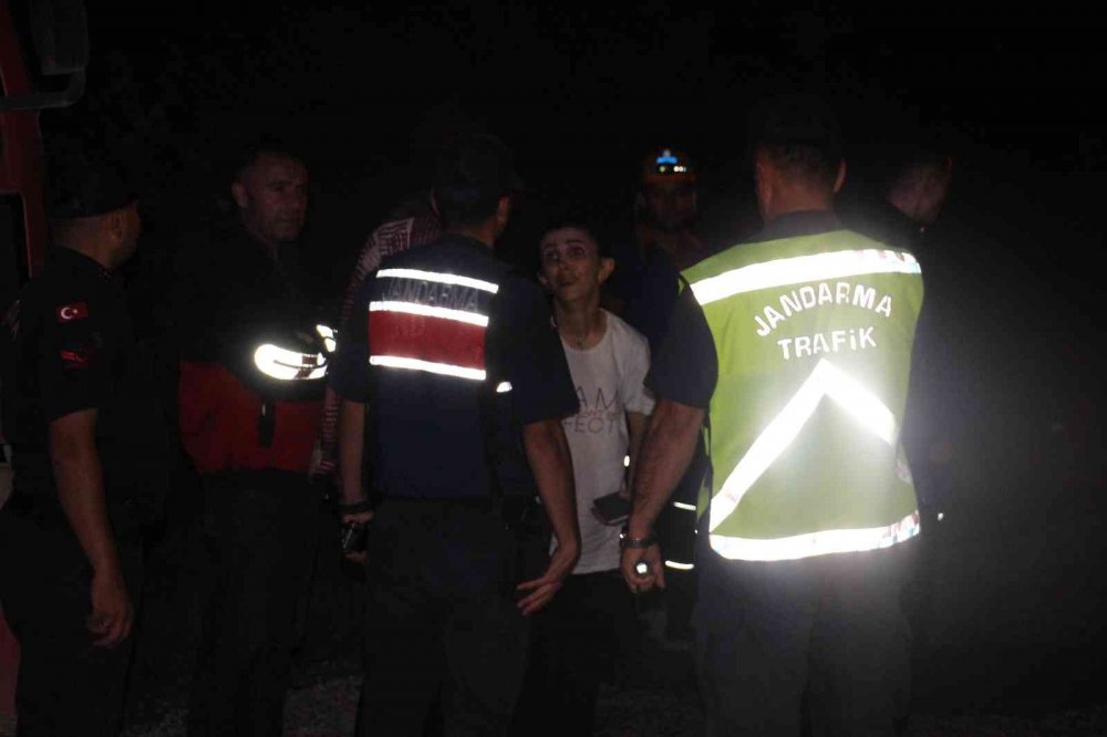 Düğün dönüşü kamyonla çarpışan minibüste ölen 7 kişinin isimleri belli oldu