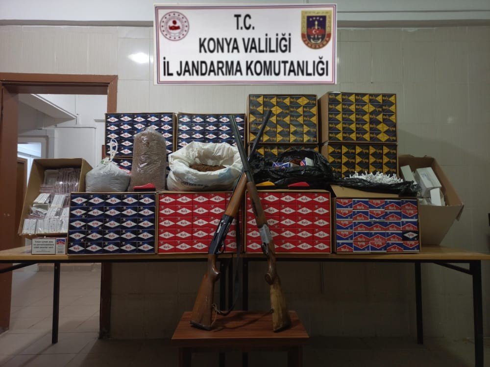 Konya’da iki eve kaçak tütün baskını! 170 bini aşkın bandrolsüz makaronla yakalanan 2 şahsa gözaltı