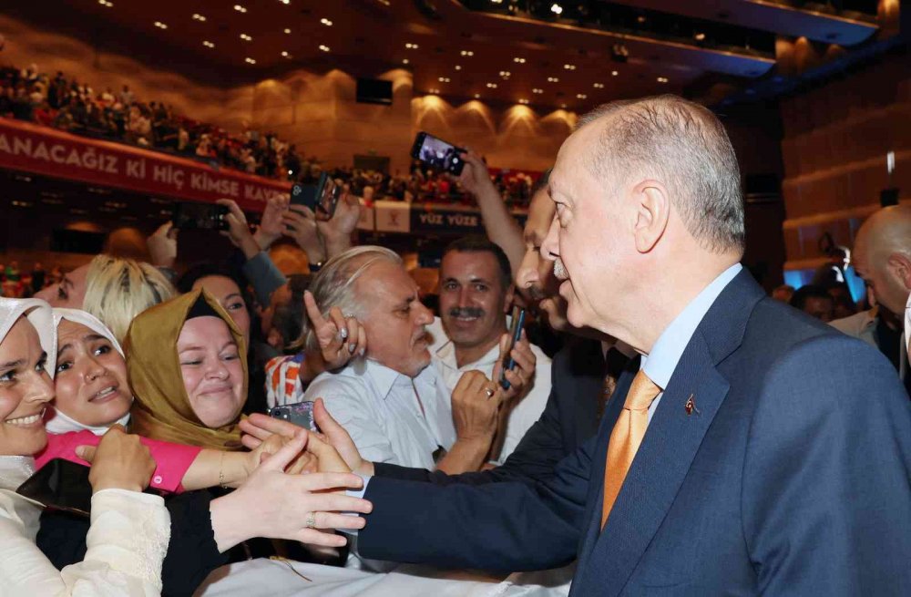 Cumhurbaşkanı Erdoğan'dan çarpıcı açıklamalar! Manevi ve milli kırmızı çizgilerimize tecavüz eden herkes ayağını denk almalı