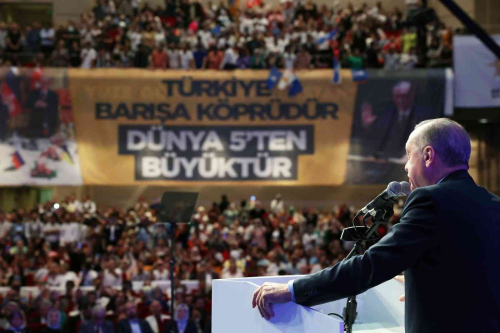 Cumhurbaşkanı Erdoğan'dan çarpıcı açıklamalar! Manevi ve milli kırmızı çizgilerimize tecavüz eden herkes ayağını denk almalı