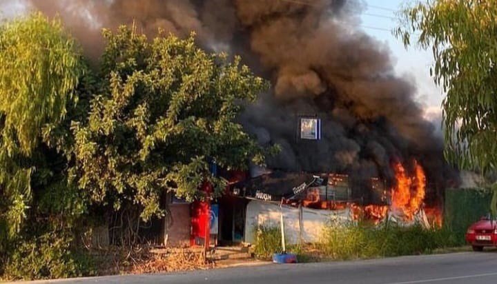 İzmir'de bir market alev alev yandı! Kullanılamaz hale geldi