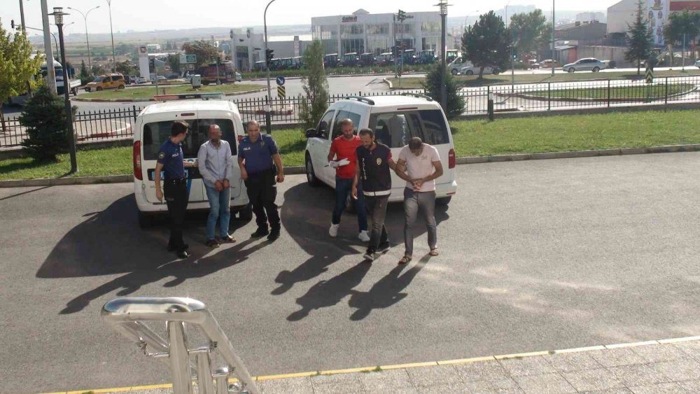 Karaman'da yaşlı adamın altın ve parasını dolandıran 2 kişi Konya'da yakalandı! Pişkinliği 'pes' dedirdi