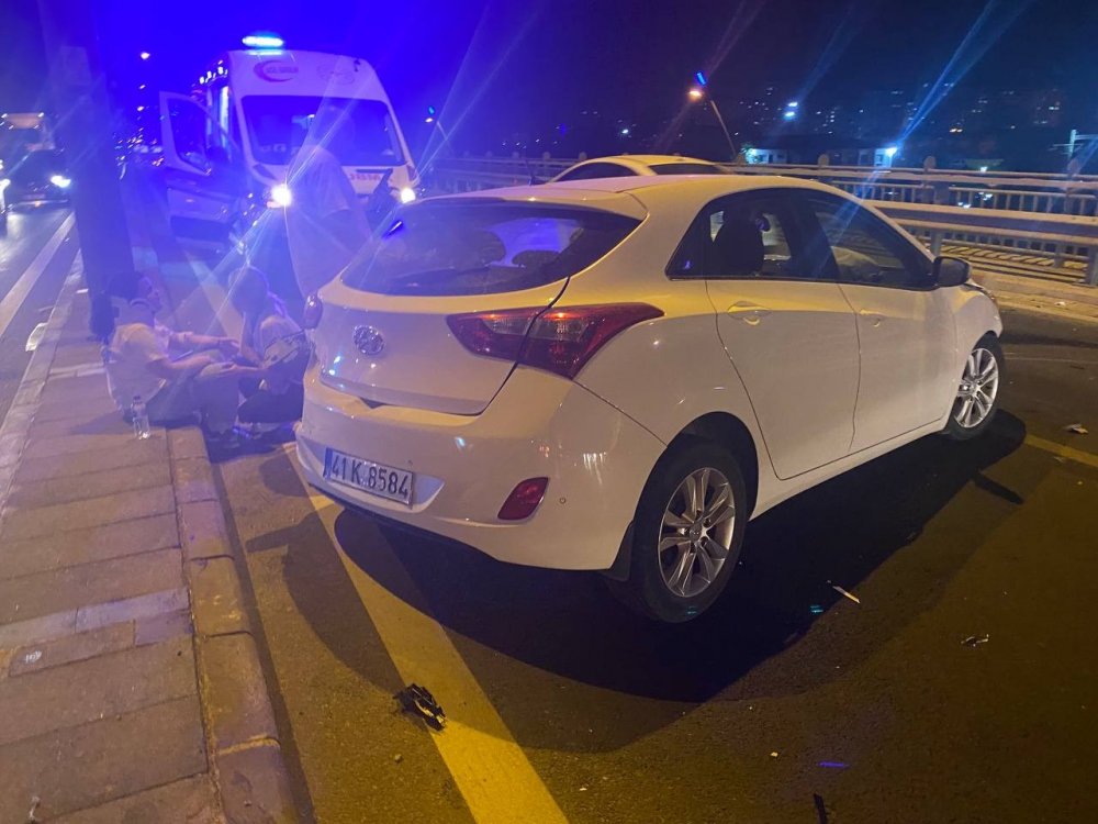 Kayseri’de feci kaza! Karşı şeride geçen otomobil kafa kafaya çarpıştı! 3 yaralı