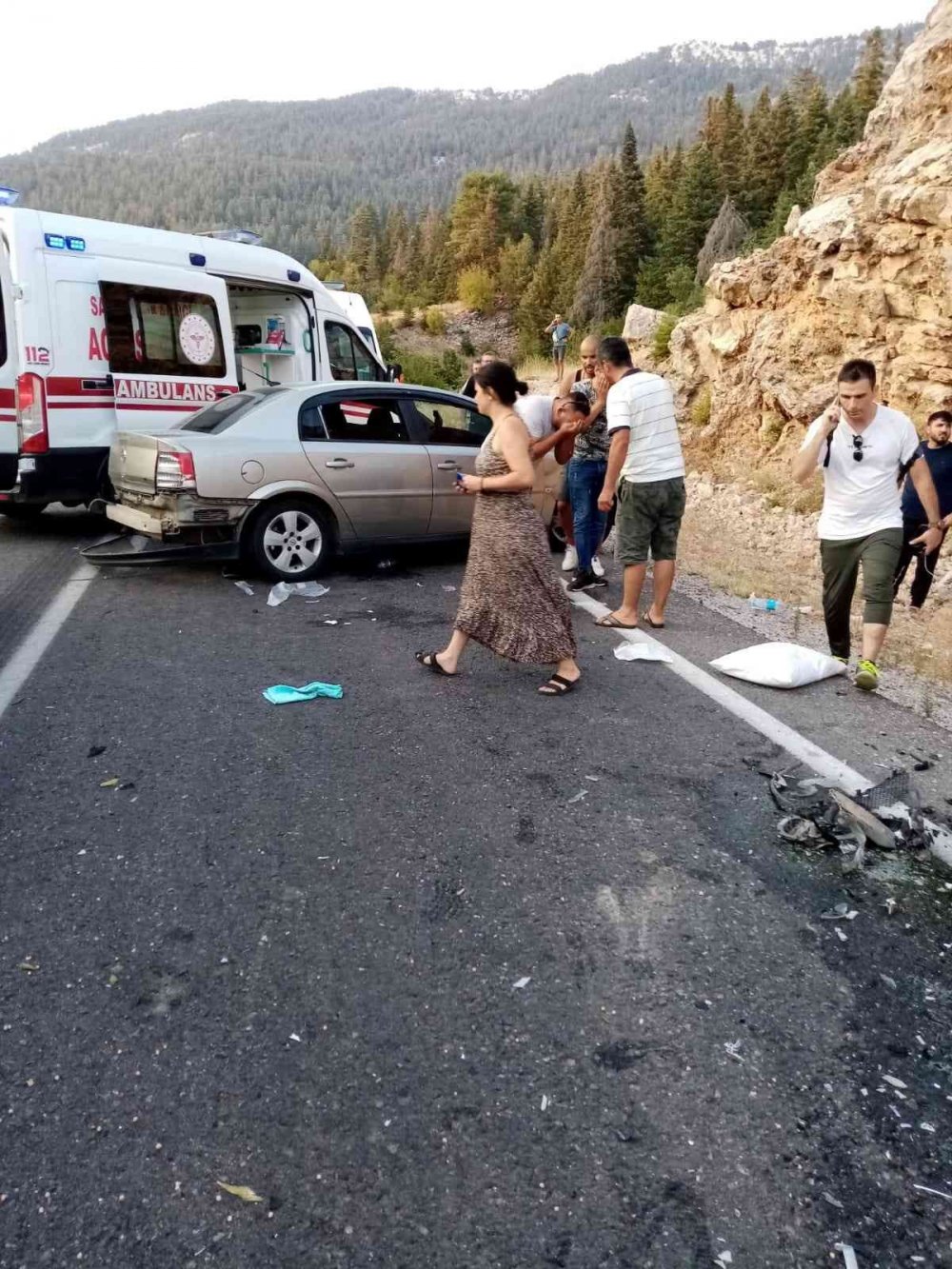 Konya-Antalya yolunda zincirleme trafik kazası! 1'i ağır 4 yaralı