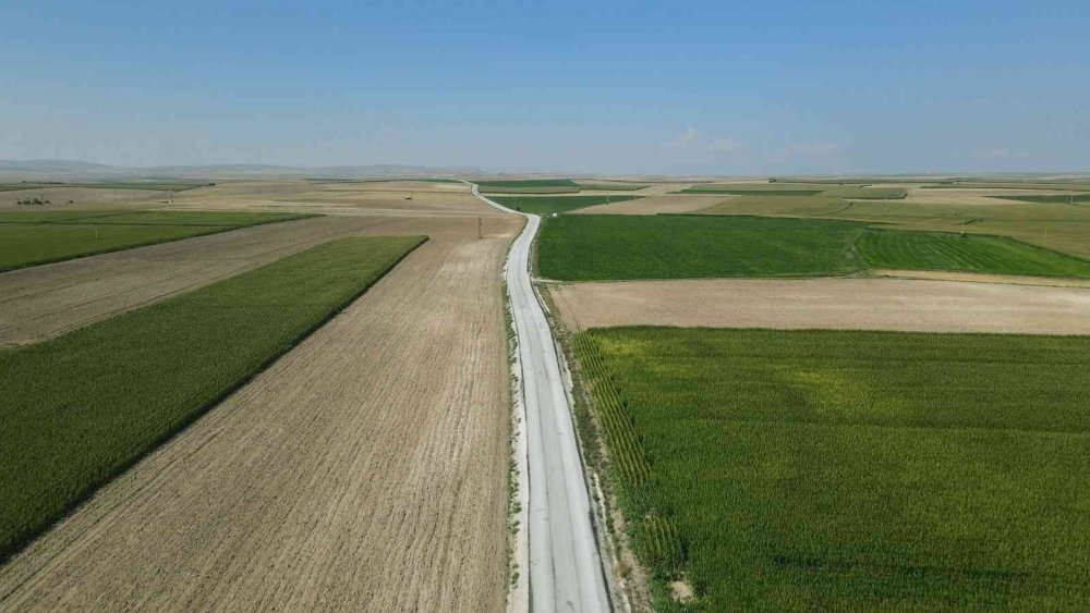 Konya'da yoğun yol mesaisi! Büyükşehir’den Çeltik’e 20 milyon liralık mahalle yolu