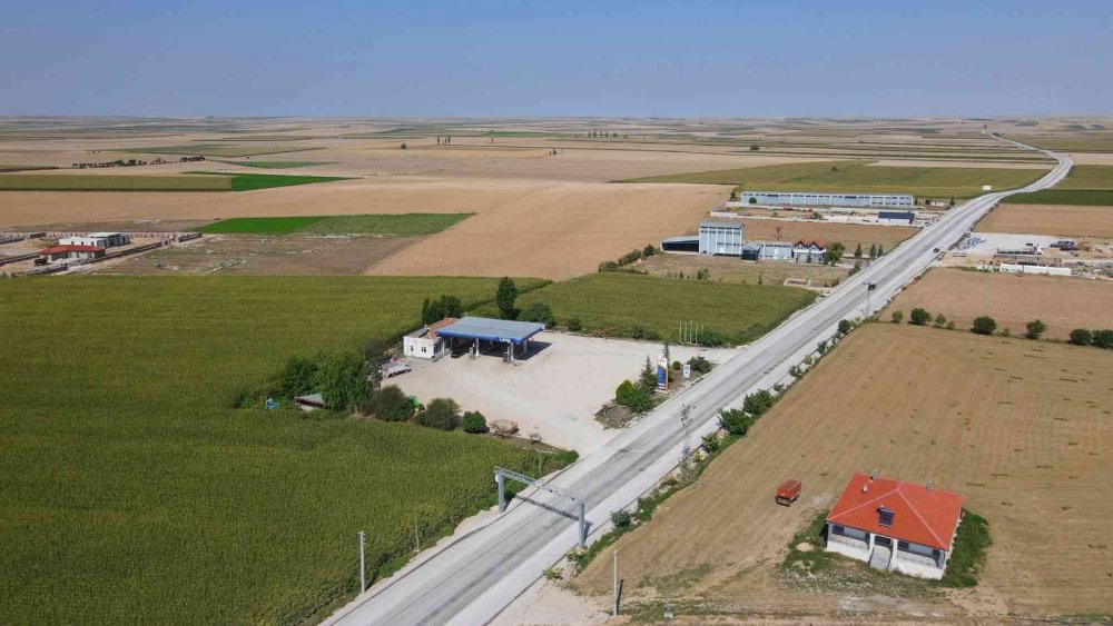 Konya'da yoğun yol mesaisi! Büyükşehir’den Çeltik’e 20 milyon liralık mahalle yolu