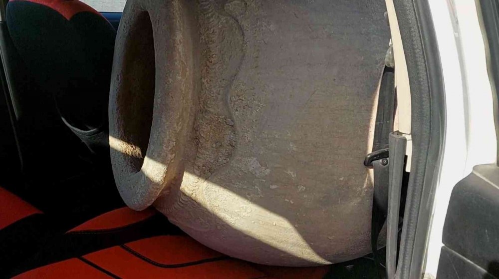 Aksaray'dan Konya'ya tarihi eser nakli jandarmaya takıldı! 1200 yıllık Bizans 'Pithos Küpü'yle ön koltukta yakalandı
