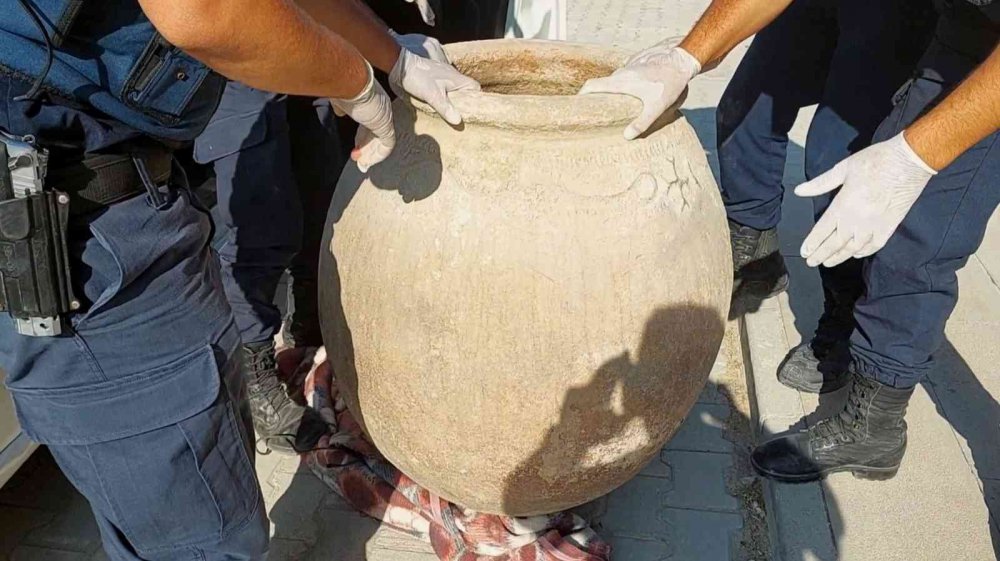 Aksaray'dan Konya'ya tarihi eser nakli jandarmaya takıldı! 1200 yıllık Bizans 'Pithos Küpü'yle ön koltukta yakalandı