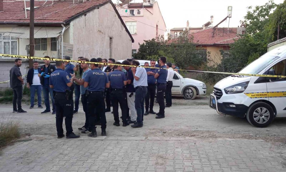 Konya'da trafik kavgası kanlı bitti! Evine kadar takip eden 5 kişiyi vuran şahıs ve oğlu gözaltına alındı
