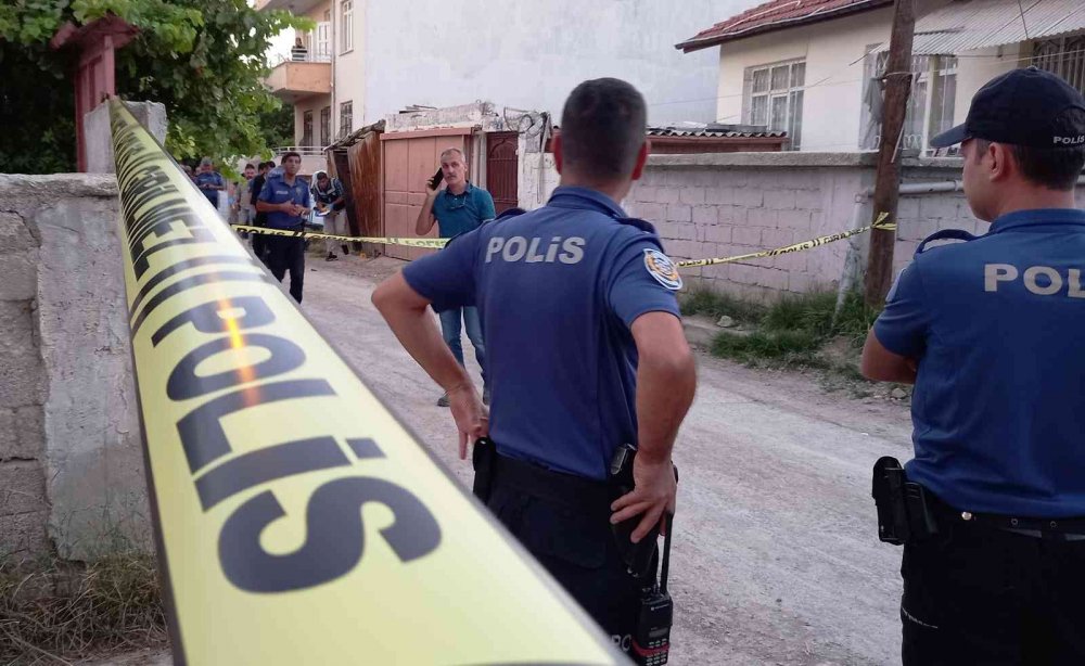 Konya'da trafik kavgası kanlı bitti! Evine kadar takip eden 5 kişiyi vuran şahıs ve oğlu gözaltına alındı