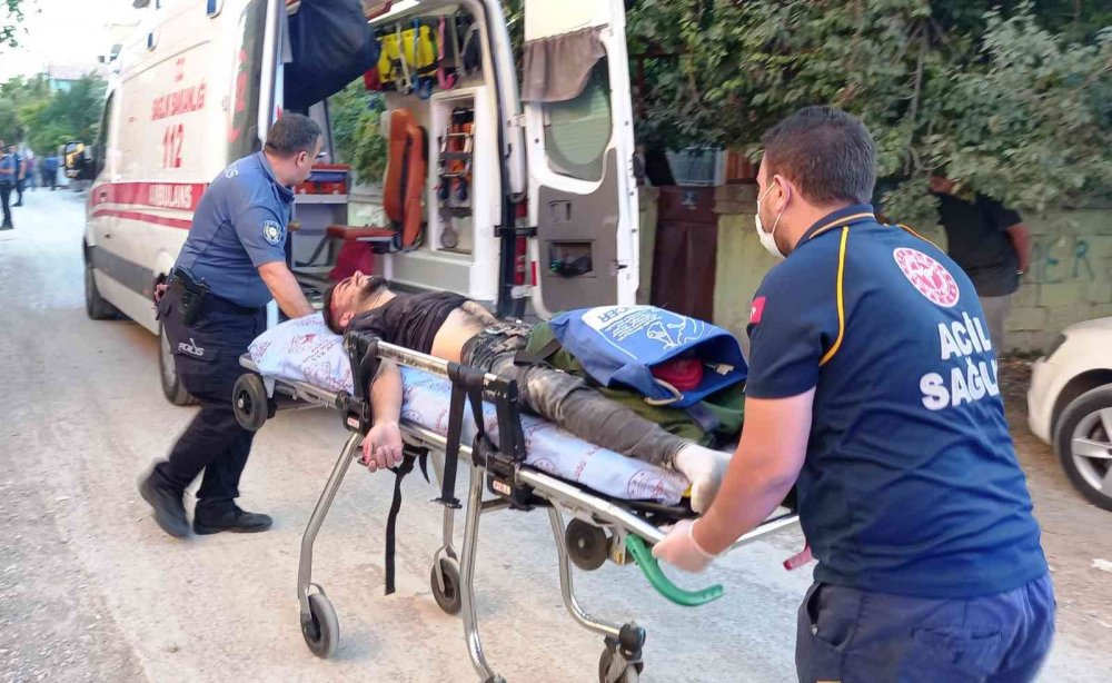Konya'da trafik kavgası kanlı bitti! Evine kadar takip eden 5 kişiyi vuran şahıs ve oğlu gözaltına alındı