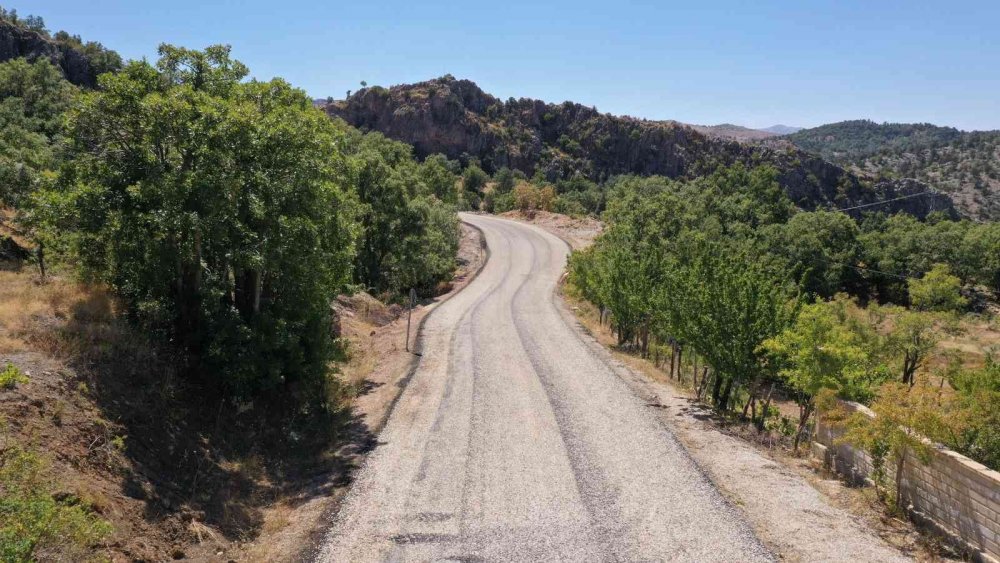 Konya Büyükşehir’den 31 ilçede eş zamanlı yol yapım projeleri! Bozkır’da 15,2 kilometrelik yol tamam