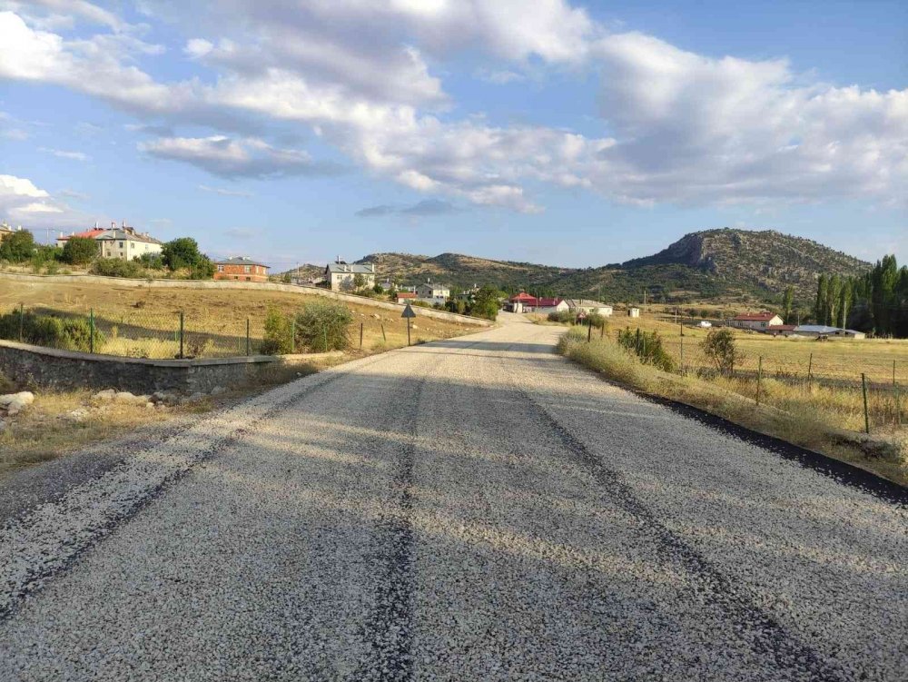 Konya Büyükşehir’den 31 ilçede eş zamanlı yol yapım projeleri! Bozkır’da 15,2 kilometrelik yol tamam