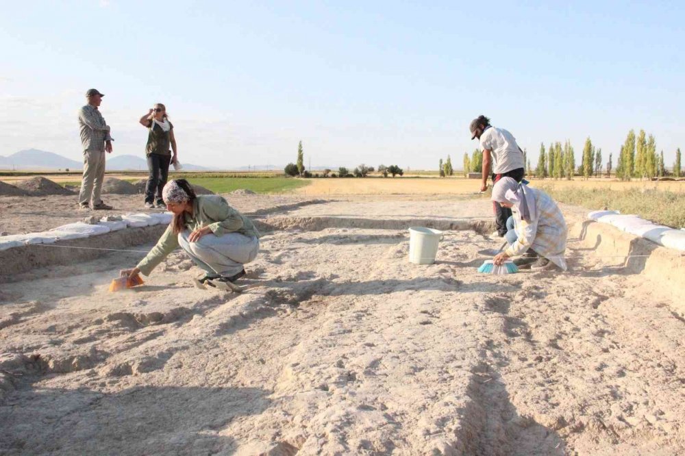 Konya Çatalhöyük'ten daha eski yerleşim yeri Karaman'da mı? 'Canhasan 3'te 50 yıl sonra kazı yeniden başladı