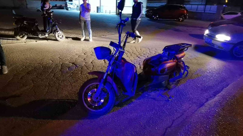 Kazaya karışan elektrikli bisiklette 4 kişi yaralandı! 3 aylık Muhammed bebek böyle kurtuldu