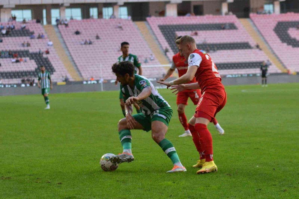Konyaspor 1-0'larla zirveyi zorluyor