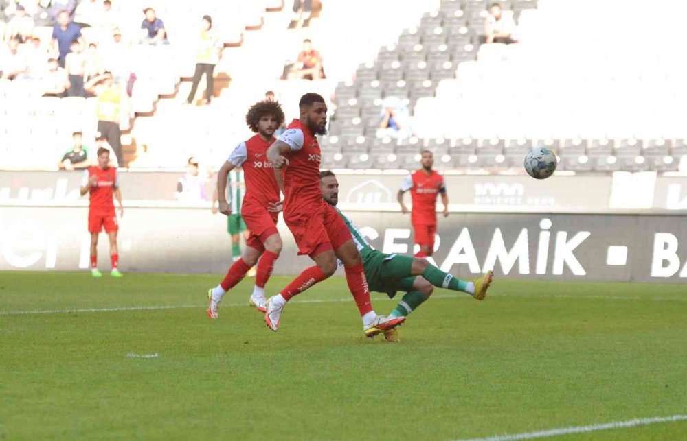 Konyaspor 1-0'larla zirveyi zorluyor