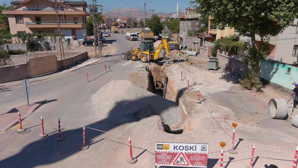 Konya Büyükşehir’deb merkez ve ilçelerde hummalı altyapı çalışması