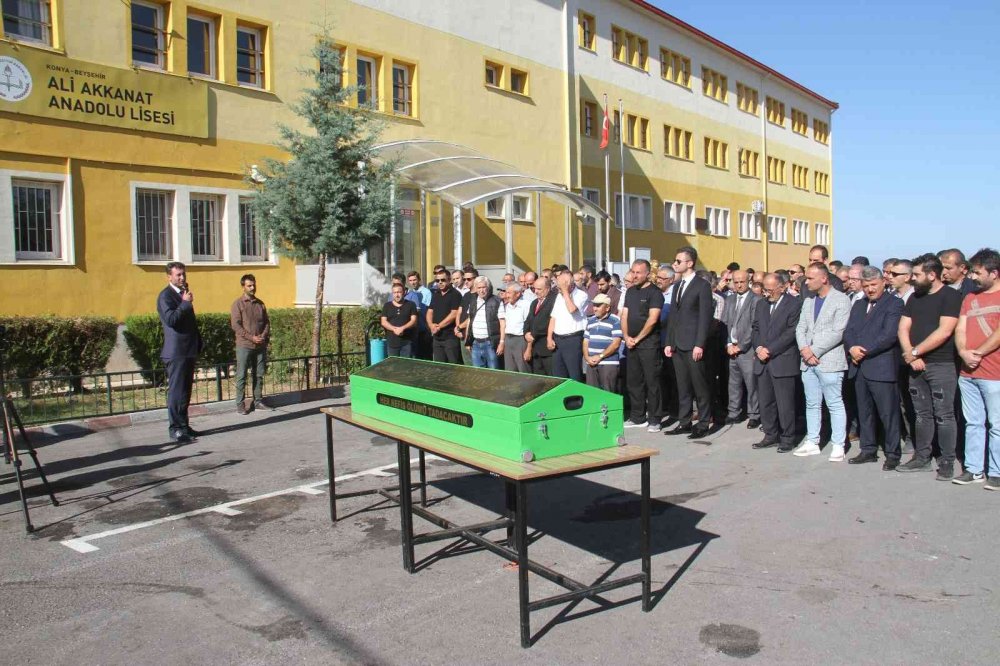 Konya'da öğretmene acı veda! Mahmut Çay'ın cenaze namazı 28 yıl görev yaptığı okulda kılındı