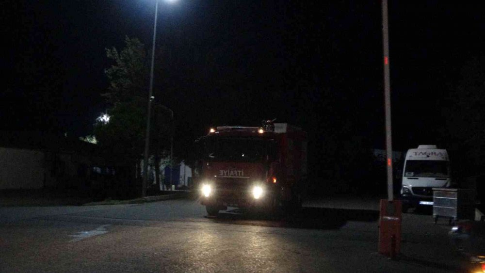 OSB'de fabrikada yangını! 3 işçi dumandan etkilendi