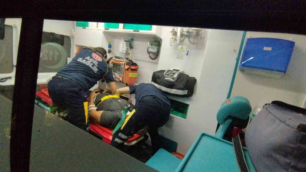 Yamaç paraşütçüleri Gürle Dağı'nda ağaca takıldı! Kurtarma operasyonu nefes kesti