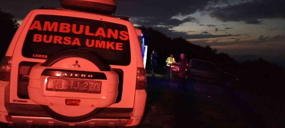 Yamaç paraşütçüleri Gürle Dağı'nda ağaca takıldı! Kurtarma operasyonu nefes kesti