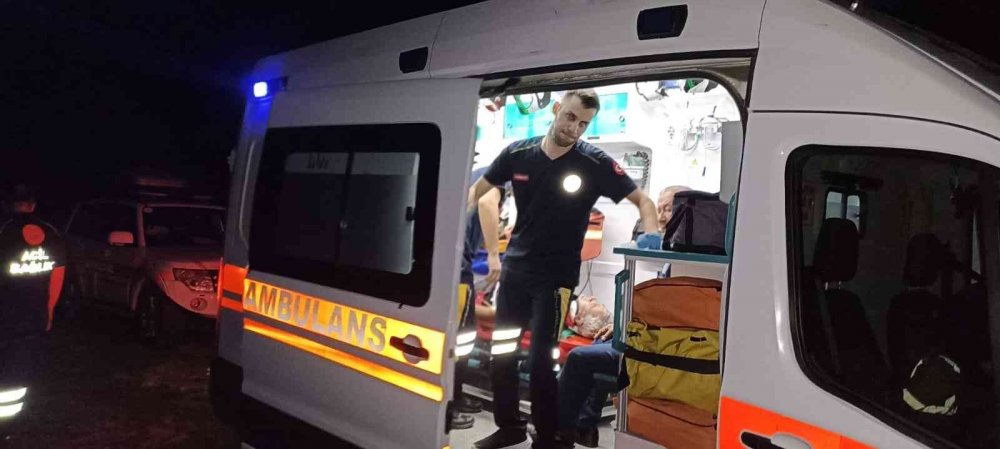 Yamaç paraşütçüleri Gürle Dağı'nda ağaca takıldı! Kurtarma operasyonu nefes kesti