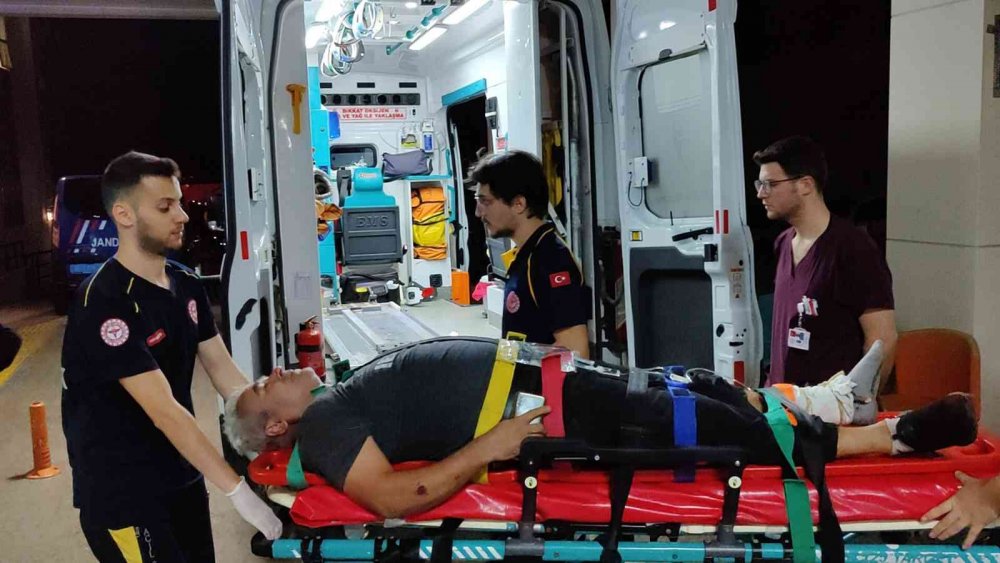 Yamaç paraşütçüleri Gürle Dağı'nda ağaca takıldı! Kurtarma operasyonu nefes kesti