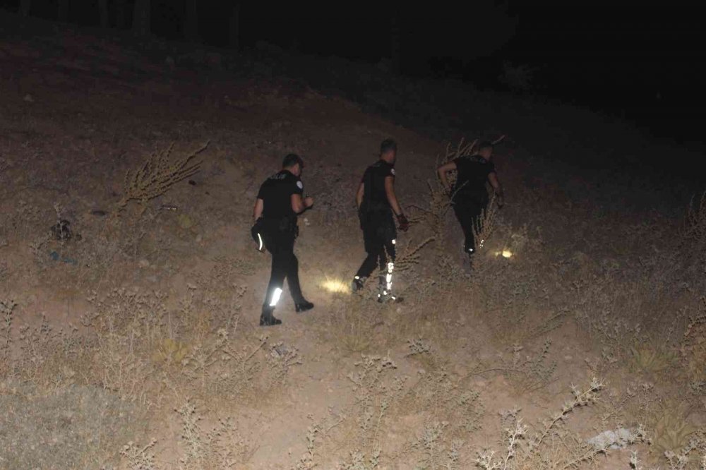 Adıyaman’da gündüz söndürülen orman yangını gece yeniden başladı!